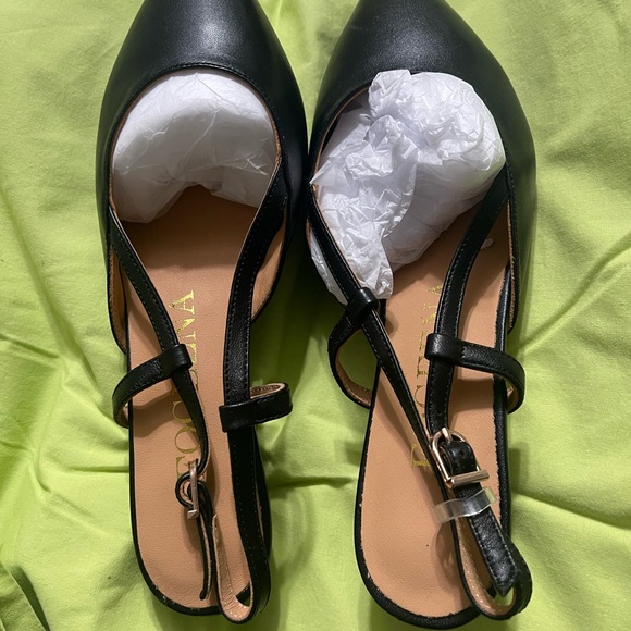 Chic Black Pointed-Toe Heels - Picture 6 of 14